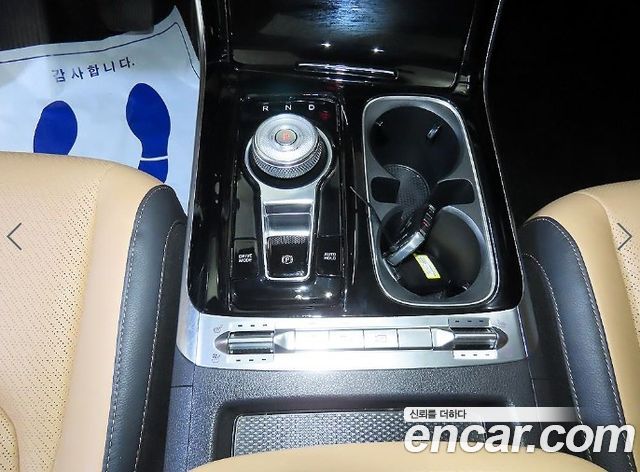 Kia Canival 2023 — photo 12