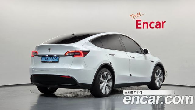 Tesla Model Y 2022 — photo 2