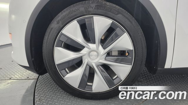 Tesla Model Y 2022 — photo 5