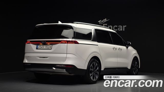 Kia Canival 2023 — photo 2