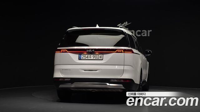 Kia Canival 2023 — photo 4