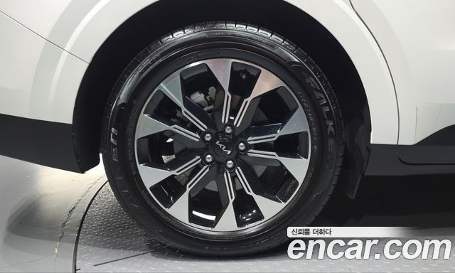 Kia Canival 2023 — photo 5