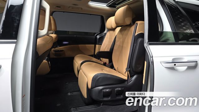 Kia Canival 2023 — photo 18
