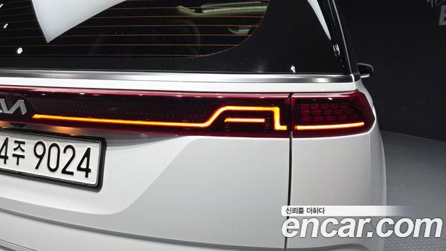 Kia Canival 2023 — photo 9