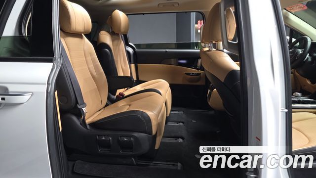 Kia Canival 2023 — photo 16