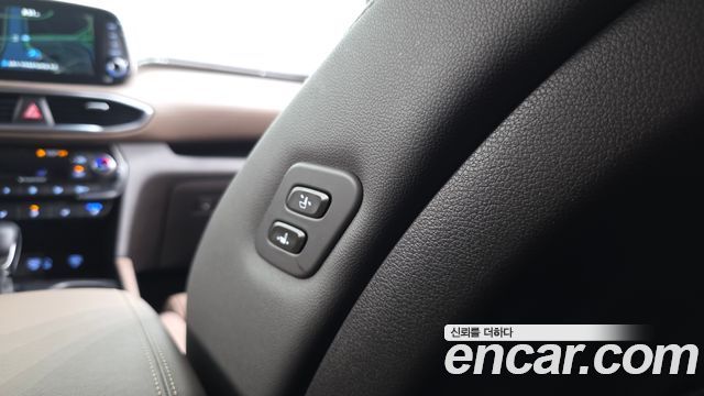 Hyundai Santafe 2019 — photo 32