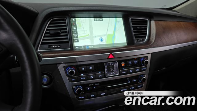 Genesis G80 2017 — photo 21