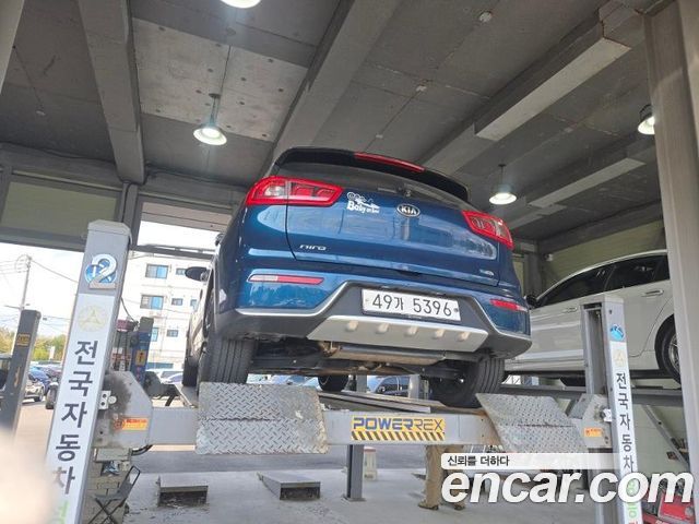 Kia Niro 2018 — photo 2