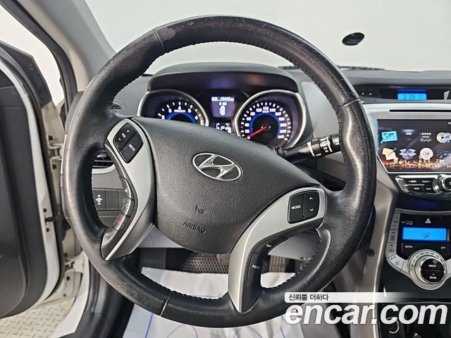 Hyundai AVANTE 2011 — photo 9