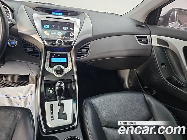Hyundai AVANTE 2011 — photo 10