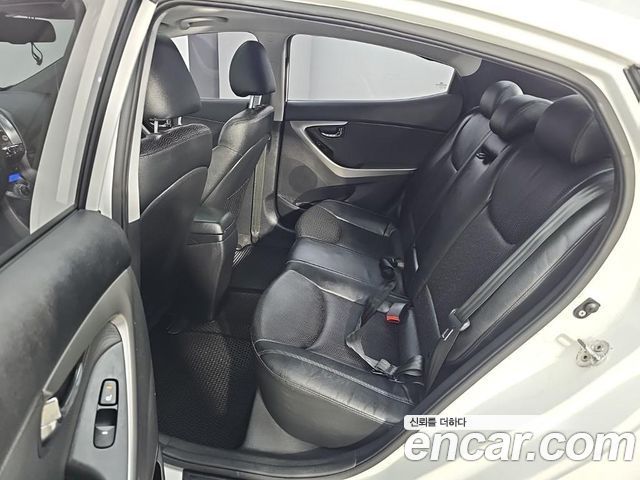 Hyundai AVANTE 2011 — photo 12