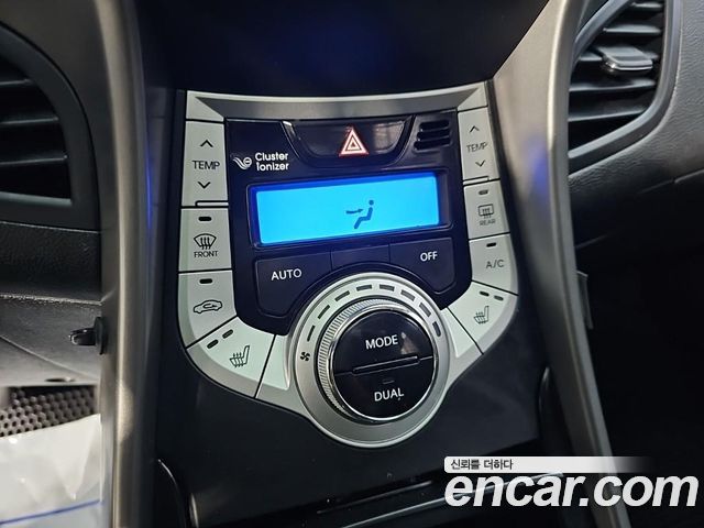 Hyundai AVANTE 2011 — photo 17