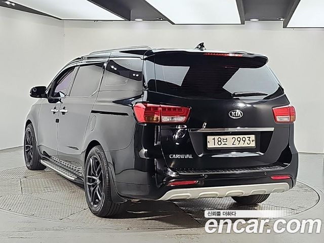 Kia Canival 2017 — photo 3