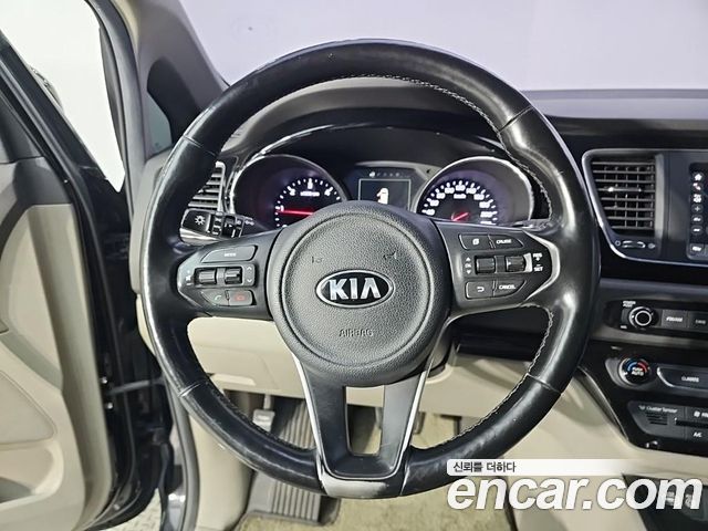 Kia Canival 2017 — photo 9