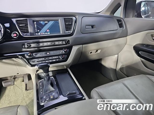 Kia Canival 2017 — photo 10