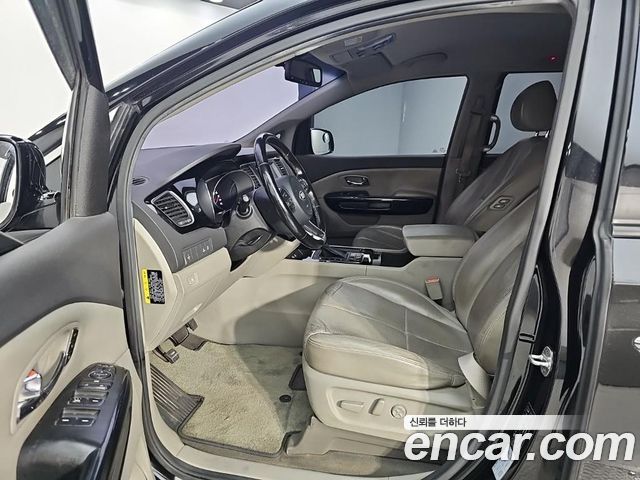 Kia Canival 2017 — photo 11
