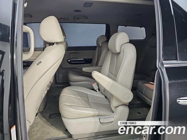 Kia Canival 2017 — photo 12