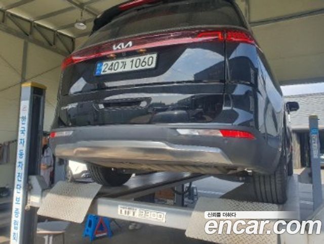 Kia Canival 2023 — photo 2