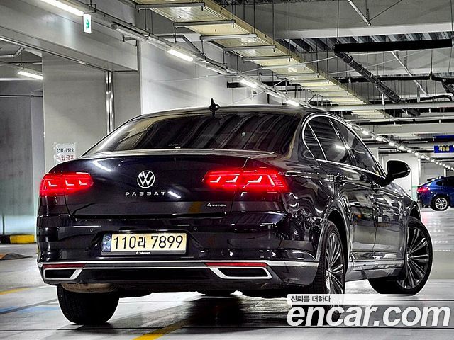 Volkswagen Passat 2022 — photo 12