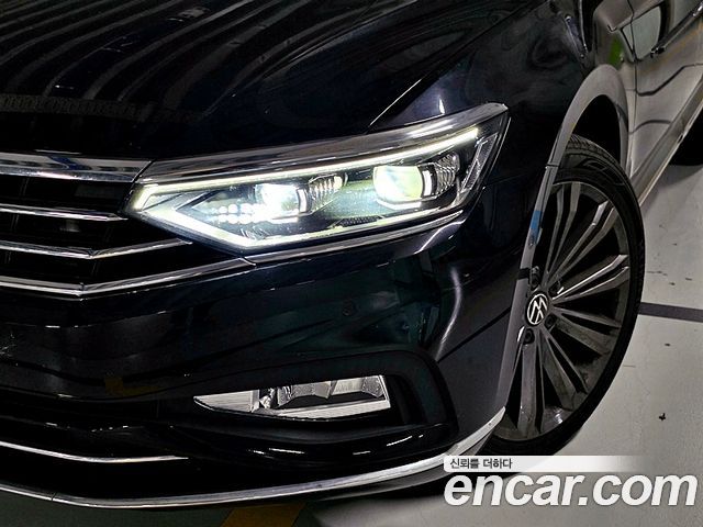 Volkswagen Passat 2022 — photo 13