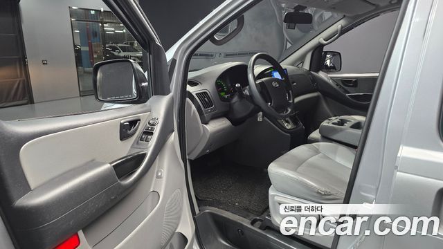 Hyundai Starex 2013 — photo 13