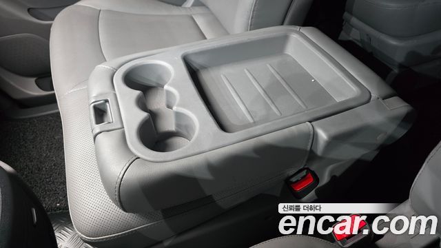 Hyundai Starex 2013 — photo 28
