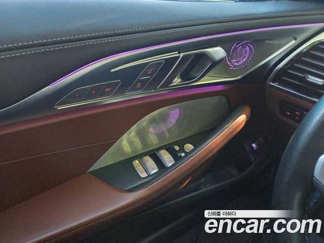 BMW 8-Series 2023 — photo 10