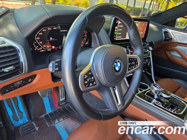 BMW 8-Series 2023 — photo 12