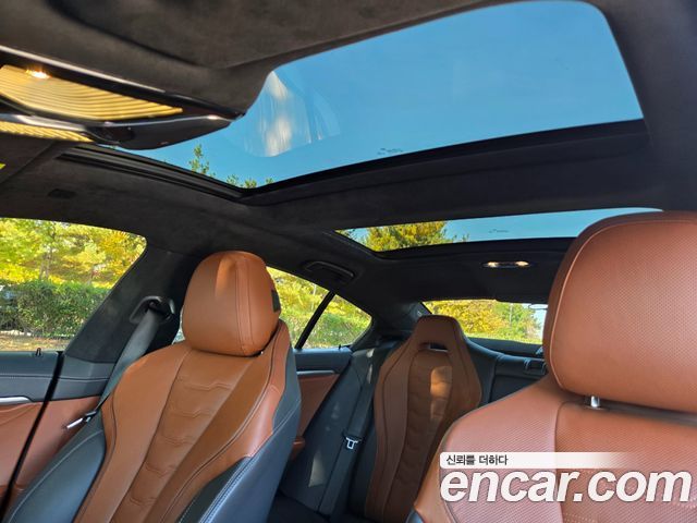 BMW 8-Series 2023 — photo 16