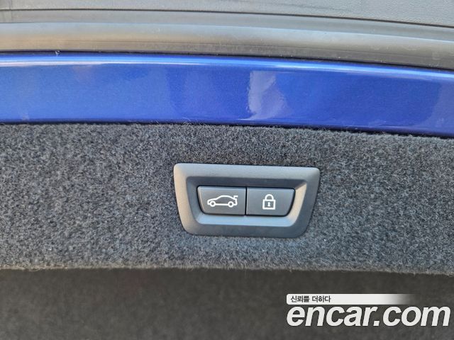 BMW 8-Series 2023 — photo 17