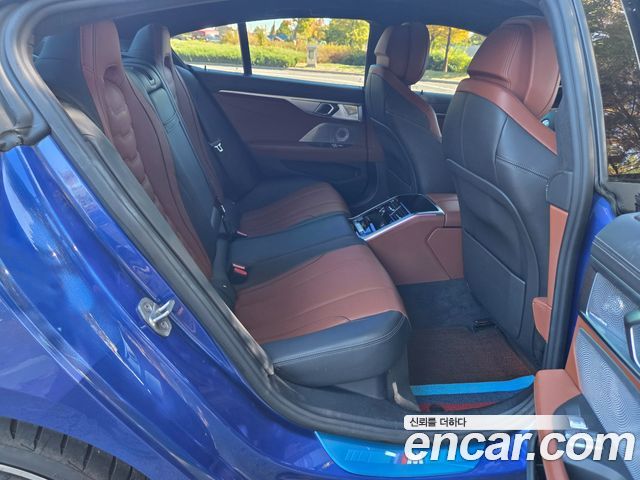 BMW 8-Series 2023 — photo 19