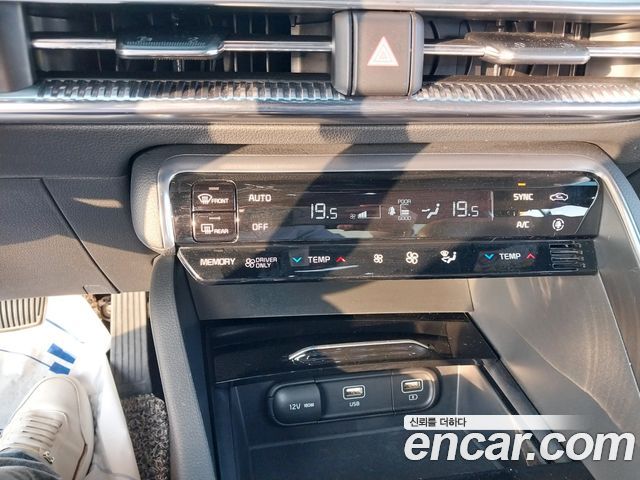 Kia K5 2022 — photo 17