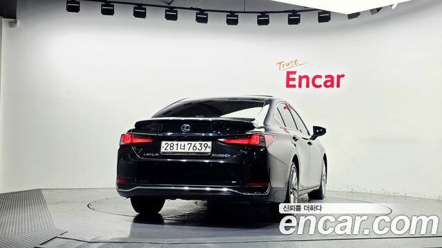Lexus ES 2021 — photo 4