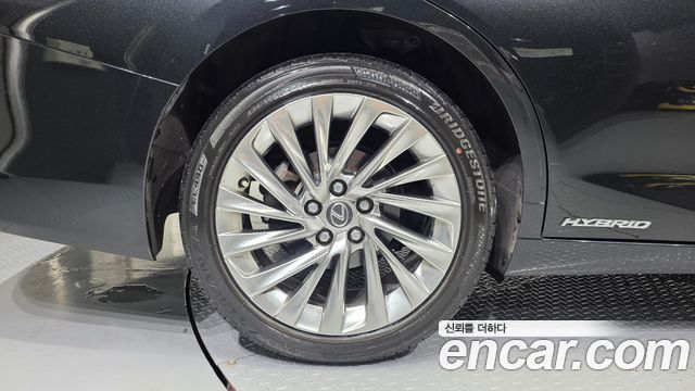Lexus ES 2021 — photo 5