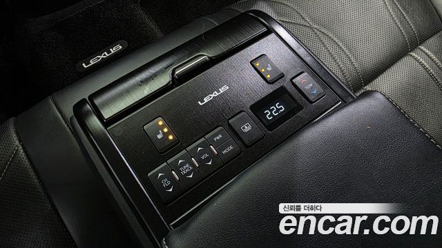 Lexus ES 2021 — photo 24
