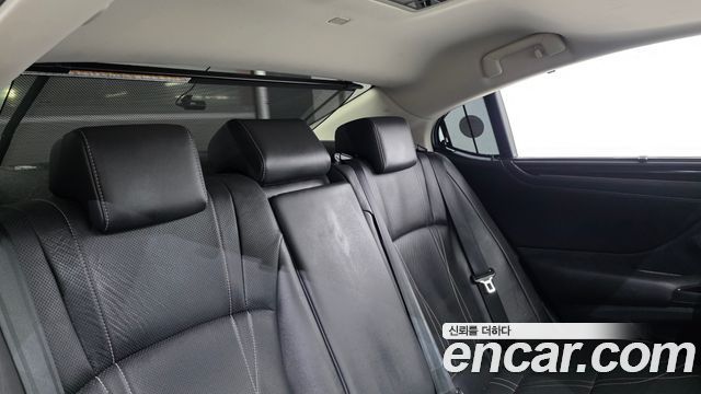 Lexus ES 2021 — photo 27