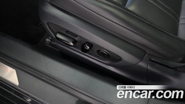 Lexus ES 2021 — photo 32