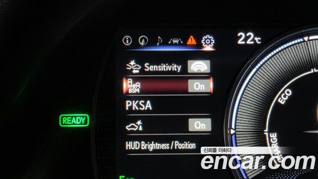 Lexus ES 2021 — photo 33