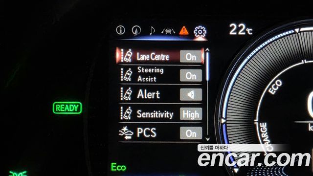 Lexus ES 2021 — photo 34