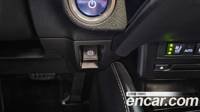 Lexus ES 2021 — photo 39