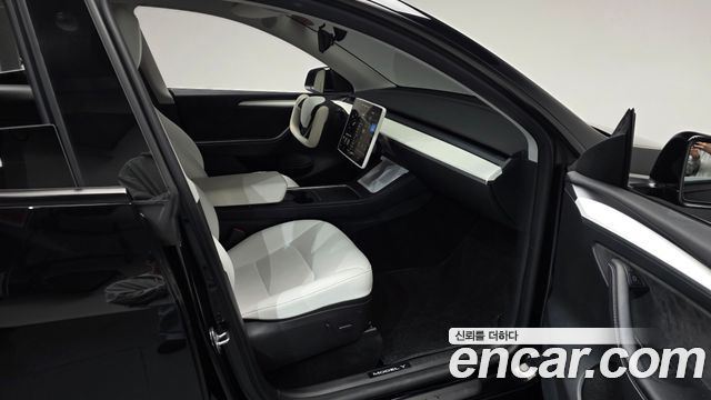 Tesla Model Y 2024 — photo 11