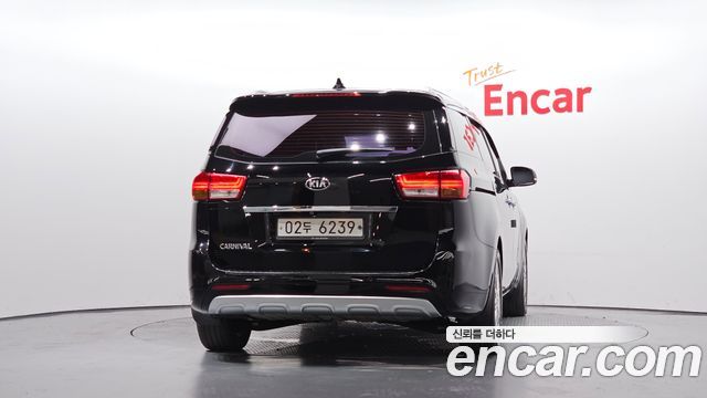 Kia Canival 2018 — photo 4