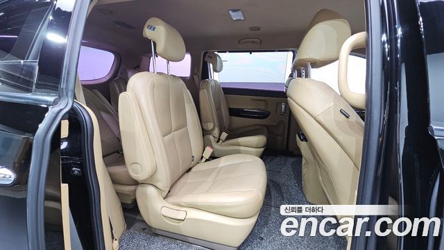 Kia Canival 2018 — photo 11