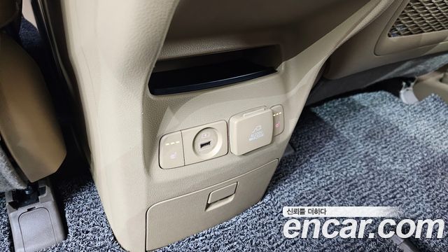 Kia Canival 2018 — photo 16