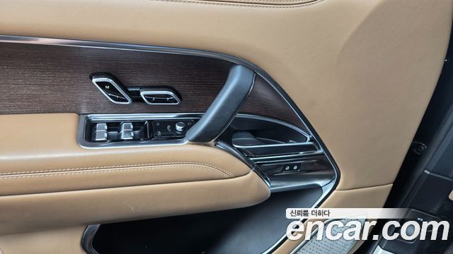 Land Rover Range Rover 2023 — photo 10