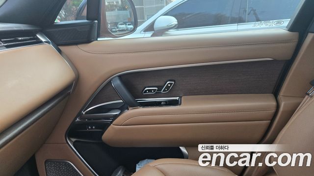 Land Rover Range Rover 2023 — photo 11