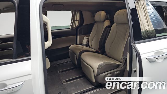 Kia Canival 2021 — photo 18
