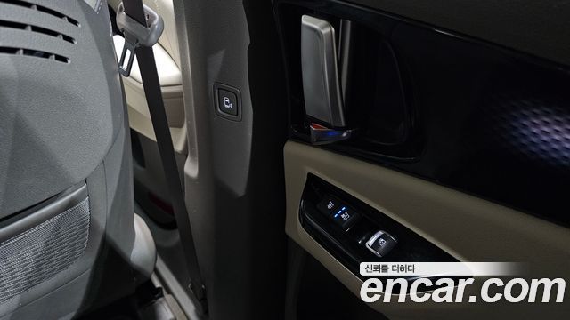 Kia Canival 2021 — photo 24