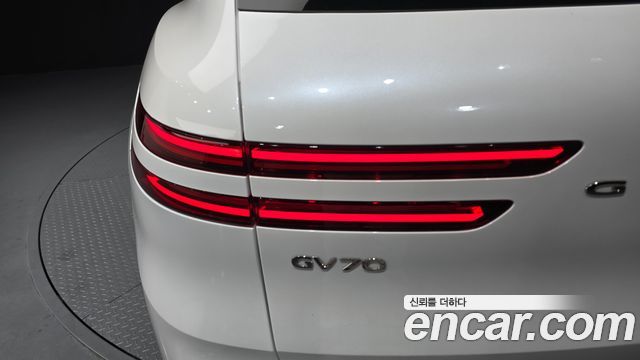 Genesis GV70 2025 — photo 9