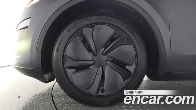 Tesla Model Y 2025 — photo 5